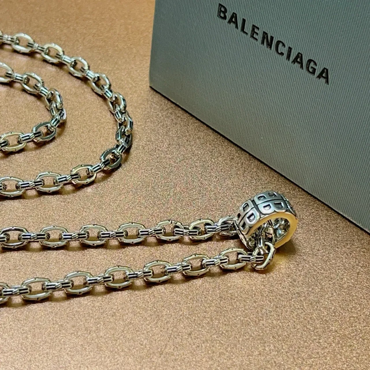قلادة Balenciaga BB Motif سلسلة فضية 3