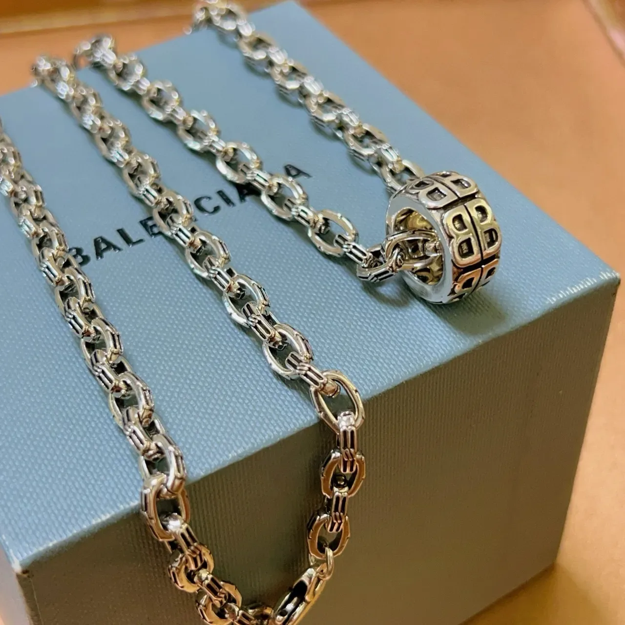 قلادة Balenciaga BB Motif سلسلة فضية 6