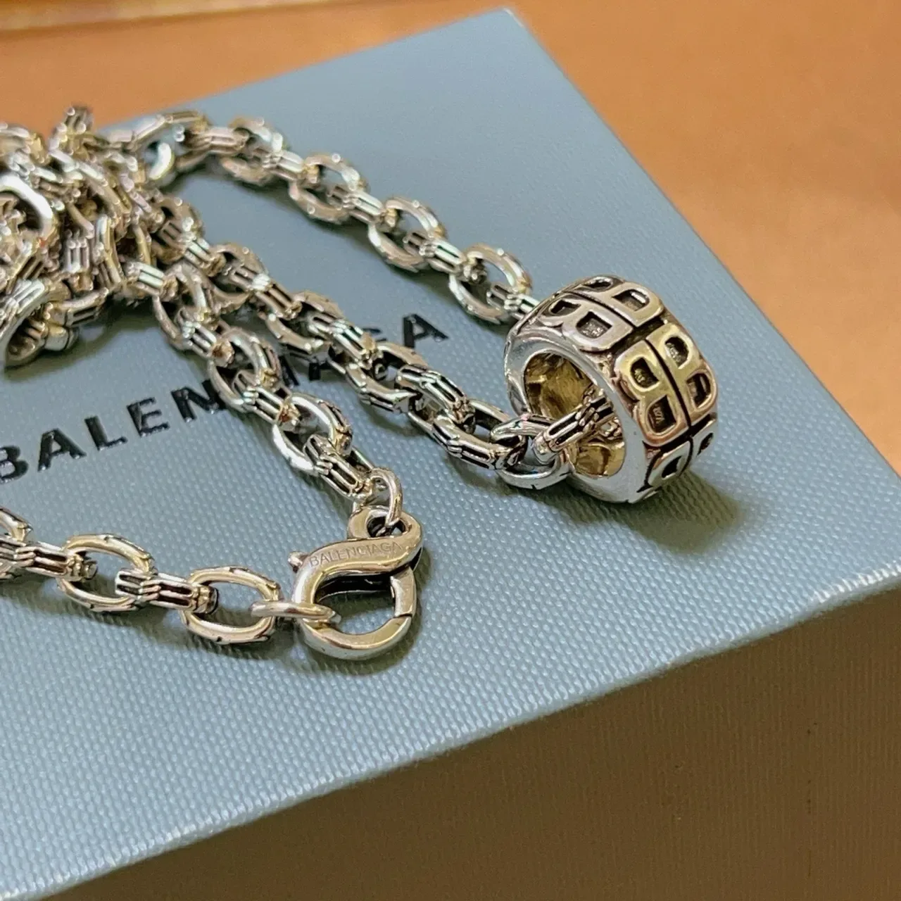 قلادة Balenciaga BB Motif سلسلة فضية 9