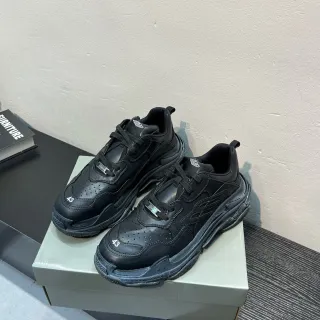 Balenciaga أسود oversized sole جلد مثقوب علوة حذاء chunky sneakers