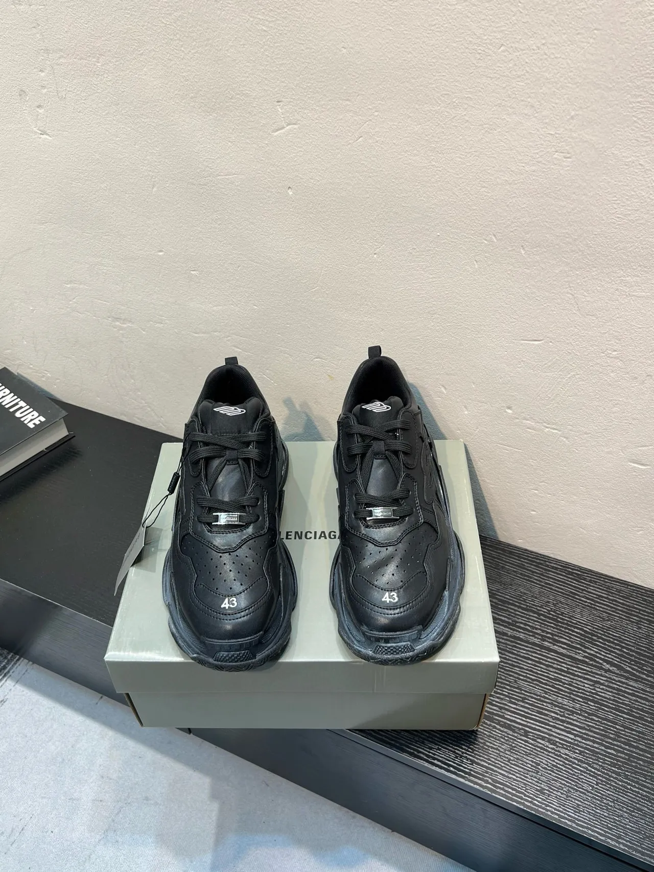 Balenciaga Noir oversized sole Perforated Leather Upper Chaussures chunky 2