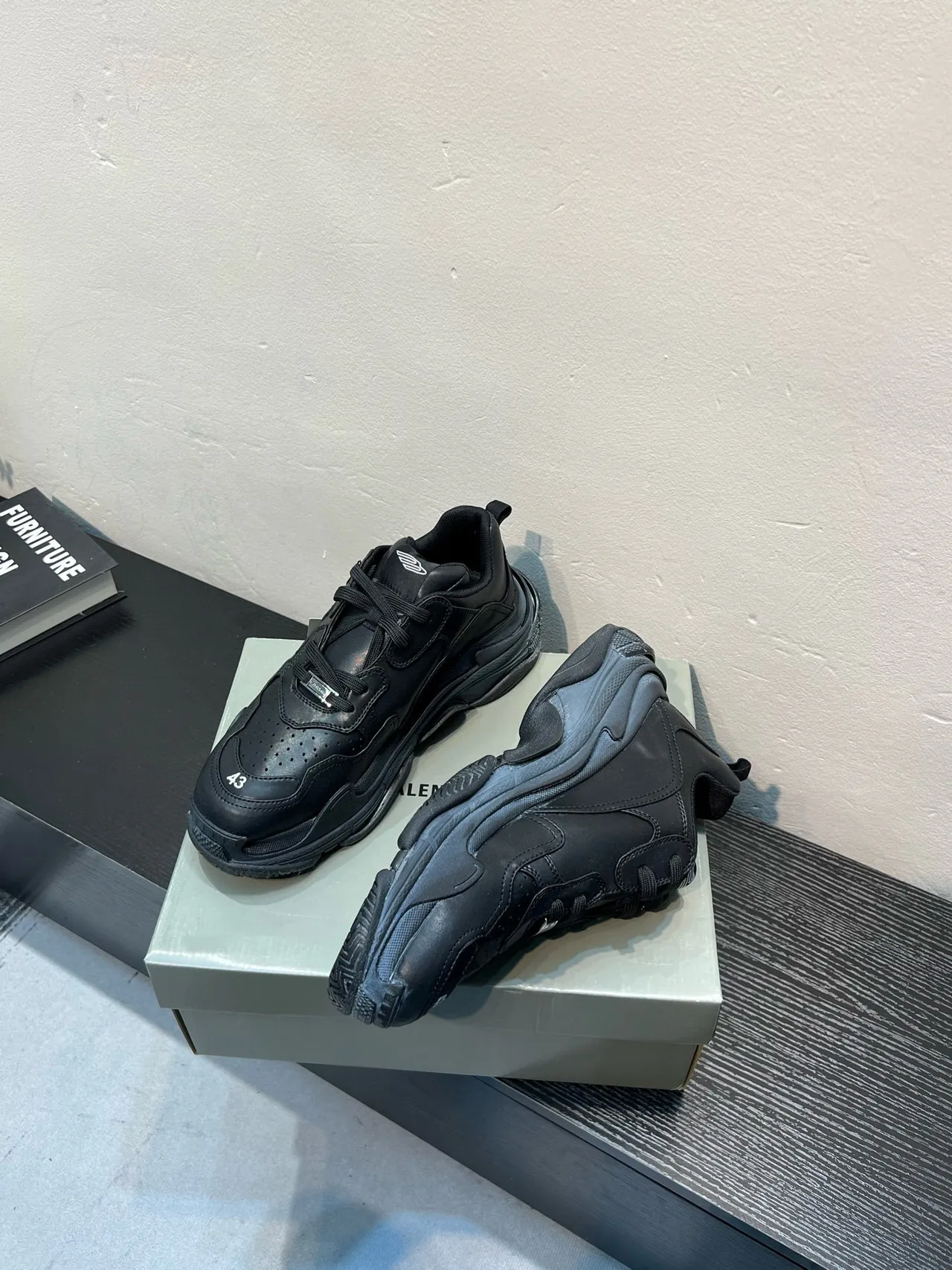 Balenciaga Noir oversized sole Perforated Leather Upper Chaussures chunky 3
