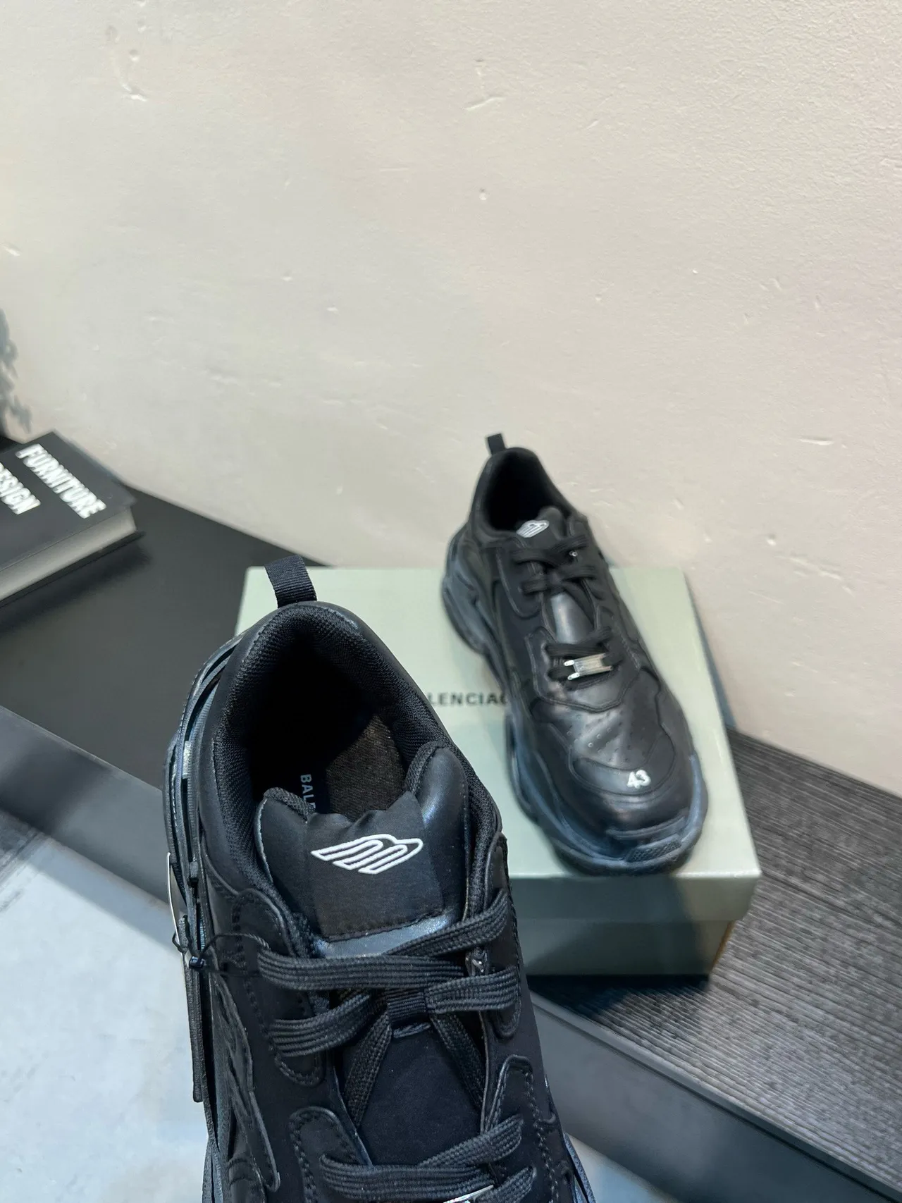 Balenciaga Noir oversized sole Perforated Leather Upper Chaussures chunky 6