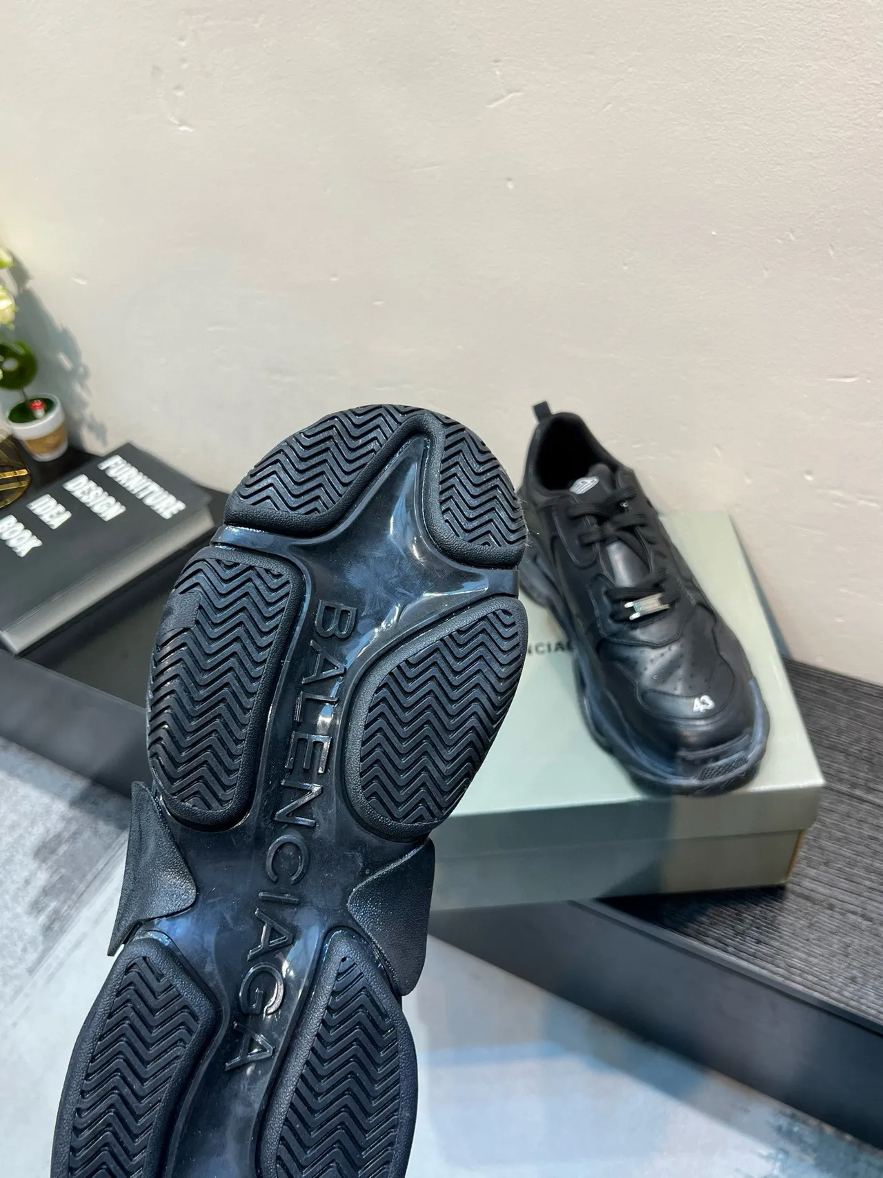 Balenciaga Noir oversized sole Perforated Leather Upper Chaussures chunky 7