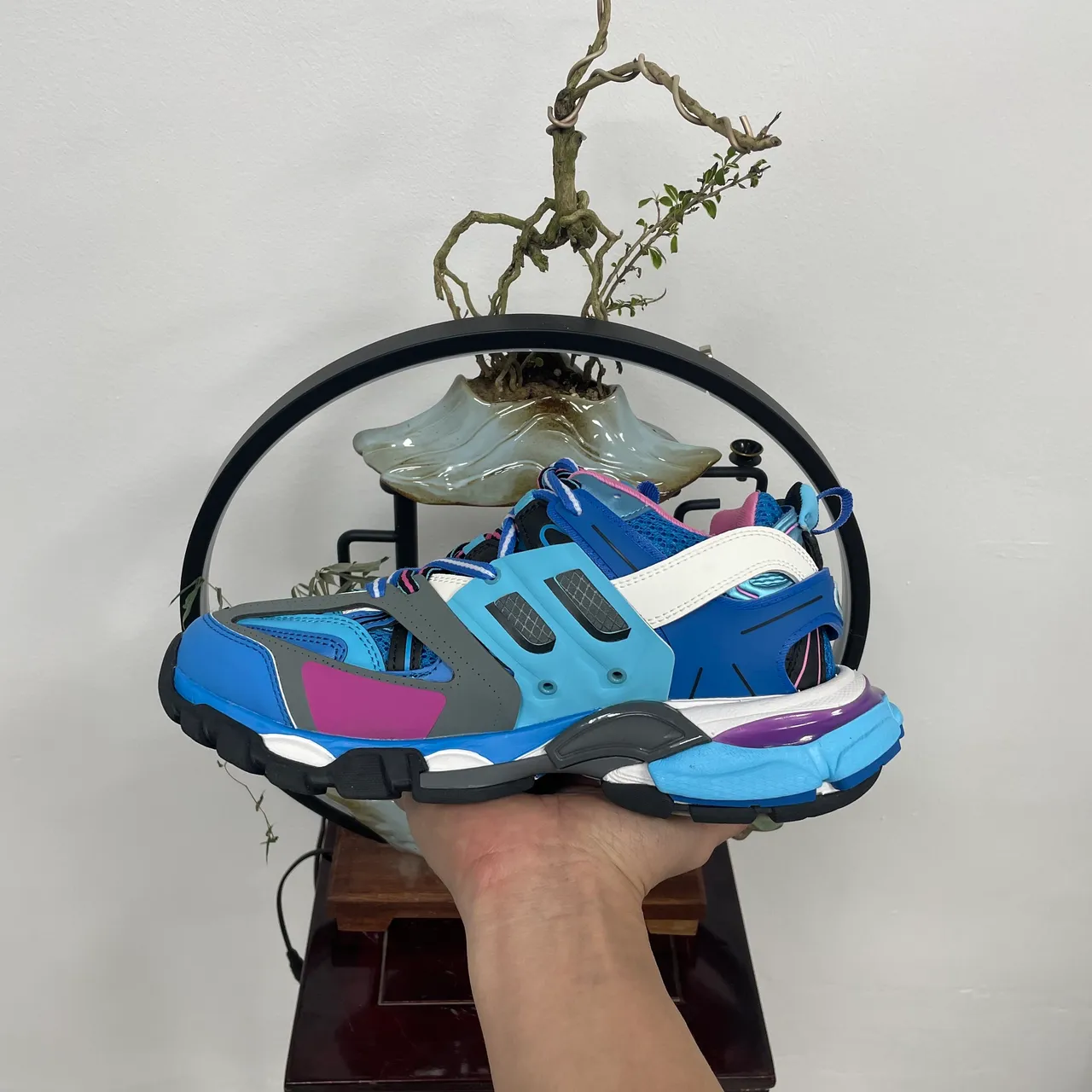 Balenciaga Tênis Azul e Rosa Upper Open-Cage Multicor Sola Multicamada Chunky 4