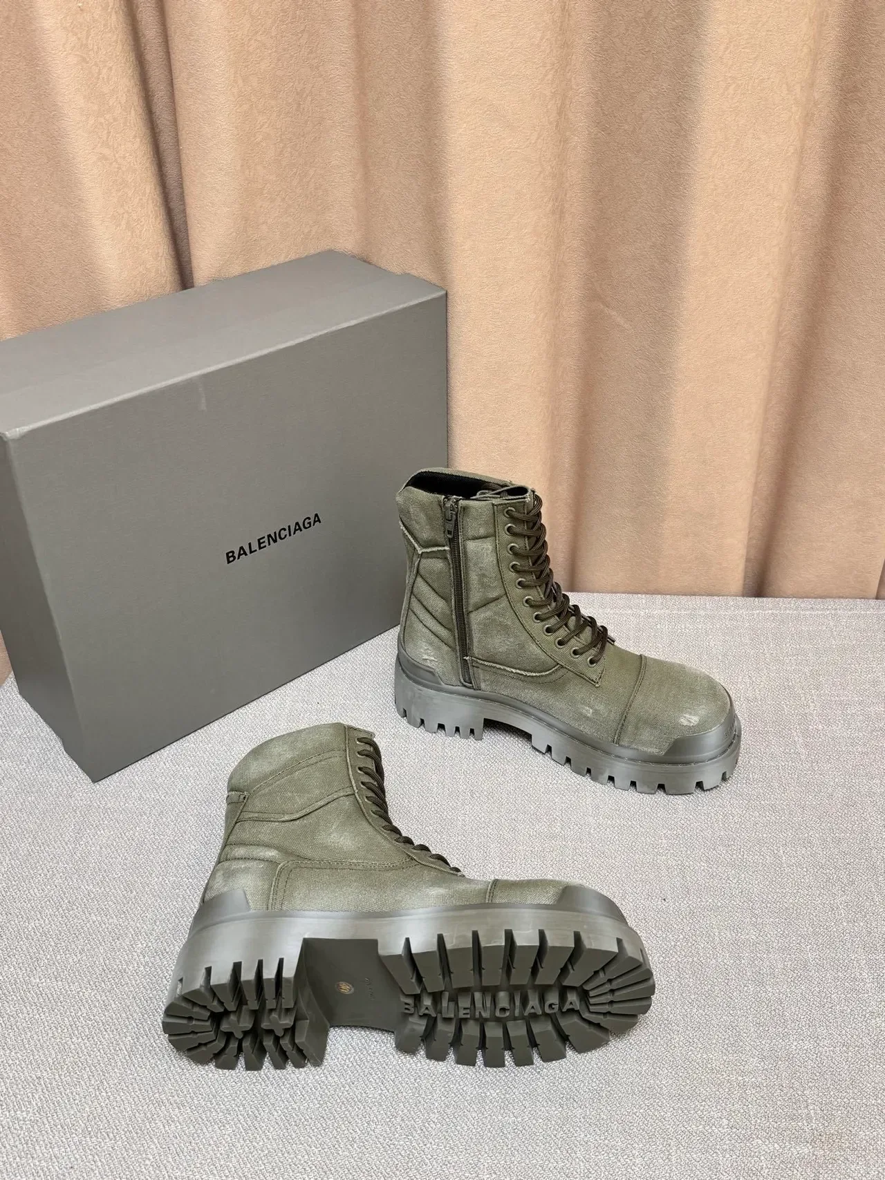 Balenciaga Defender Botas de Trabalho de Lona Verde Oliva 3