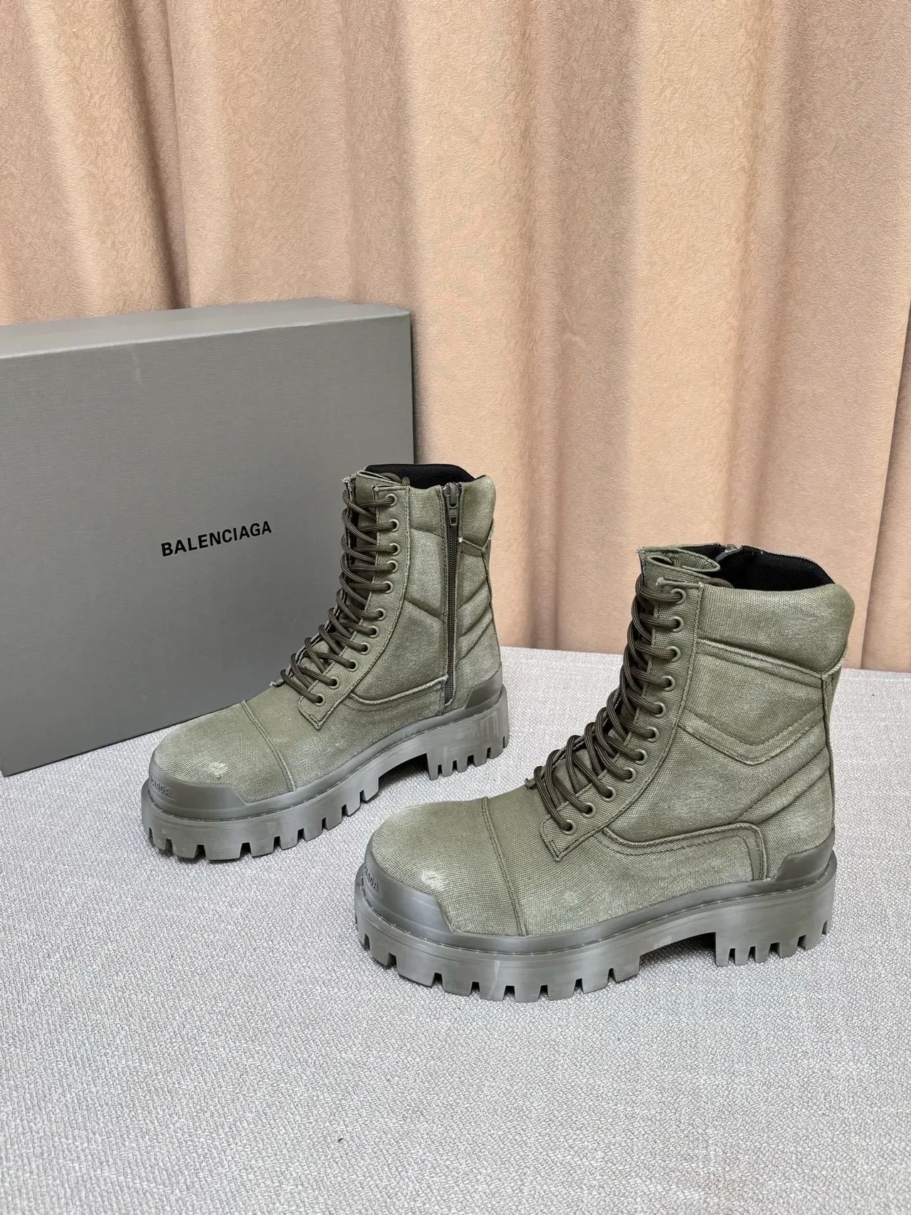 Balenciaga Defender Botas de Trabalho de Lona Verde Oliva 4
