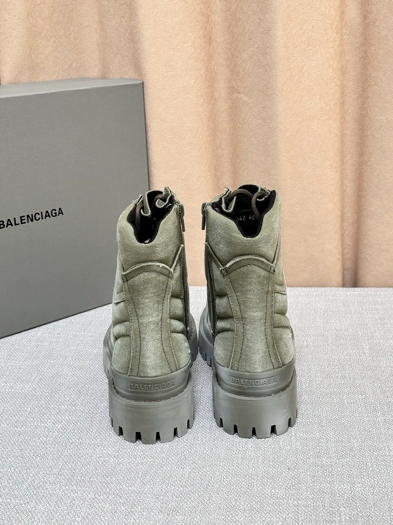 Balenciaga Defender Botas de Trabalho de Lona Verde Oliva 5