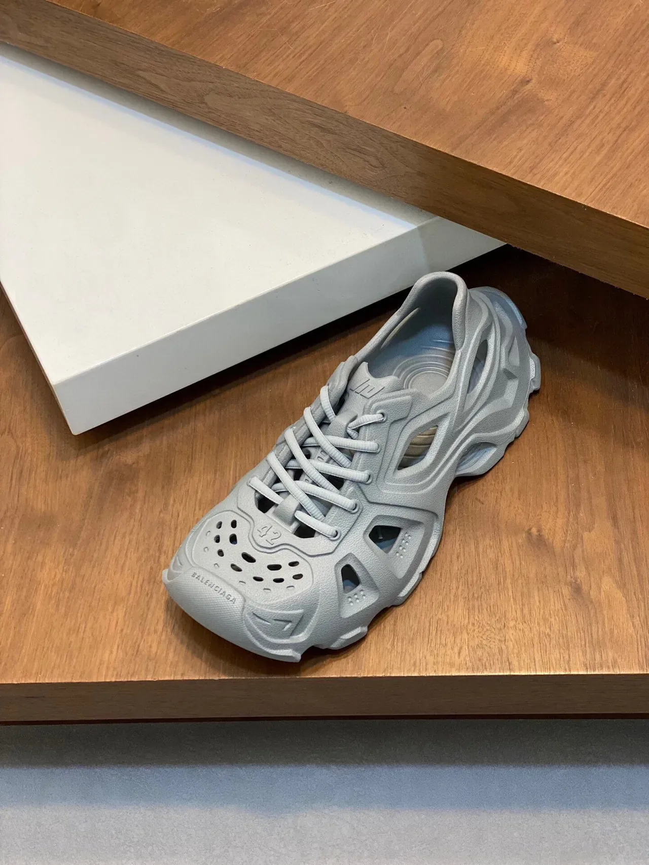 Balenciaga رمادي أزرق حذاء كاجوال سميك سول مونوليثيك مطبق upper مثقوب هندسي 6