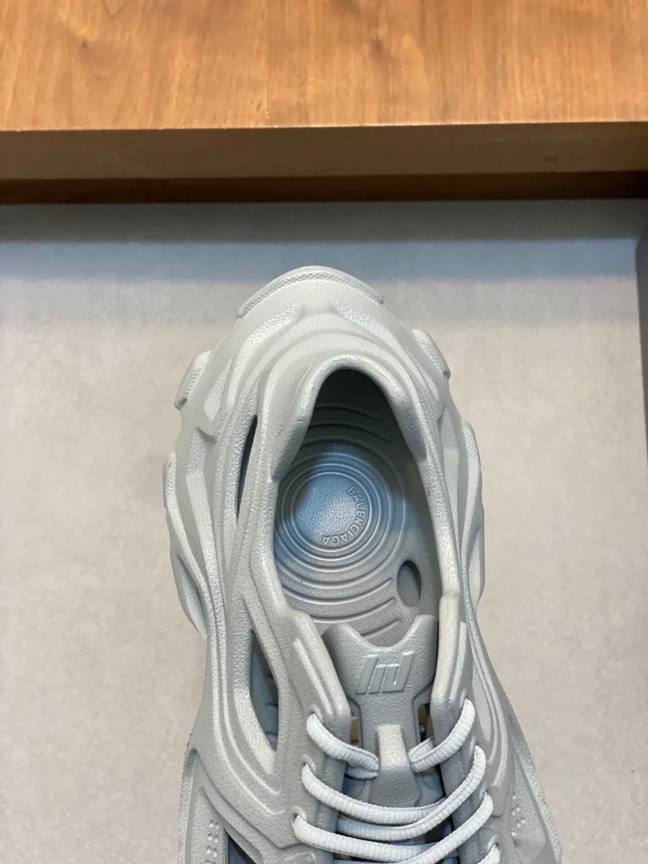 Balenciaga رمادي أزرق حذاء كاجوال سميك سول مونوليثيك مطبق upper مثقوب هندسي 7