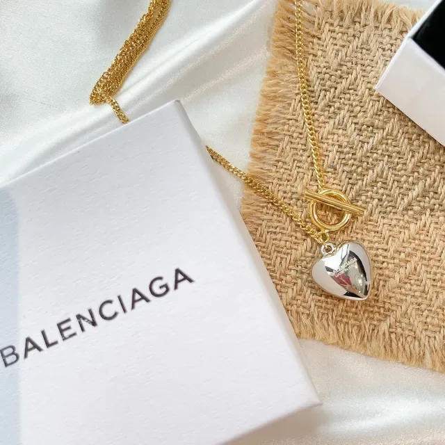 Balenciaga Colar Pingente Coração Ouro Prata Corrente Curb Fecho Toggle 4