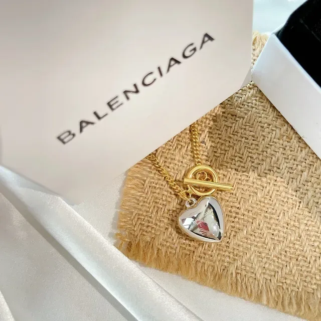 Balenciaga Colar Pingente Coração Ouro Prata Corrente Curb Fecho Toggle 9