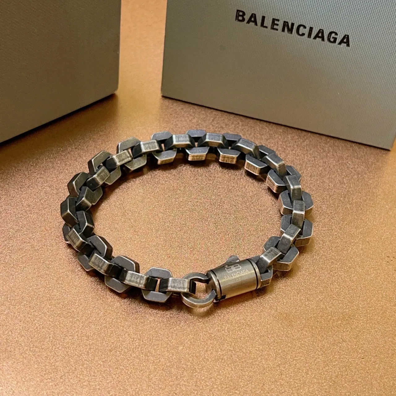 Balenciaga سلسلة صناعية رمادي أسود رابط هندسي سوار 3
