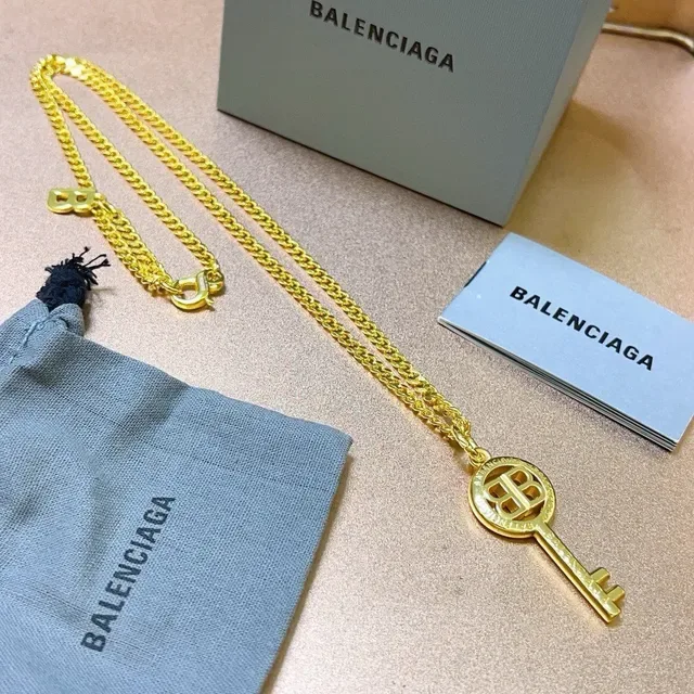 Balenciaga Pendentif Clé Chaîne Curb Or Collier 3