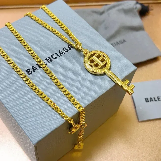 Balenciaga Pendentif Clé Chaîne Curb Or Collier 9