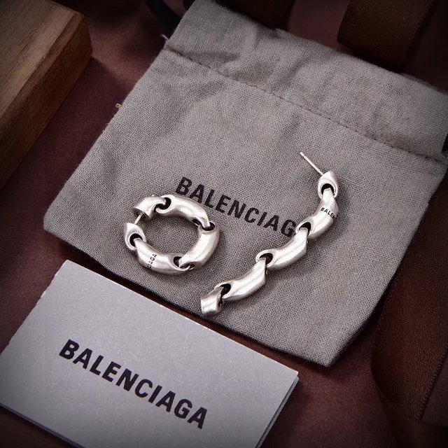 Balenciaga Le Cagole Prata Aros com eslabões entrelazados acabamento envelhecido 2