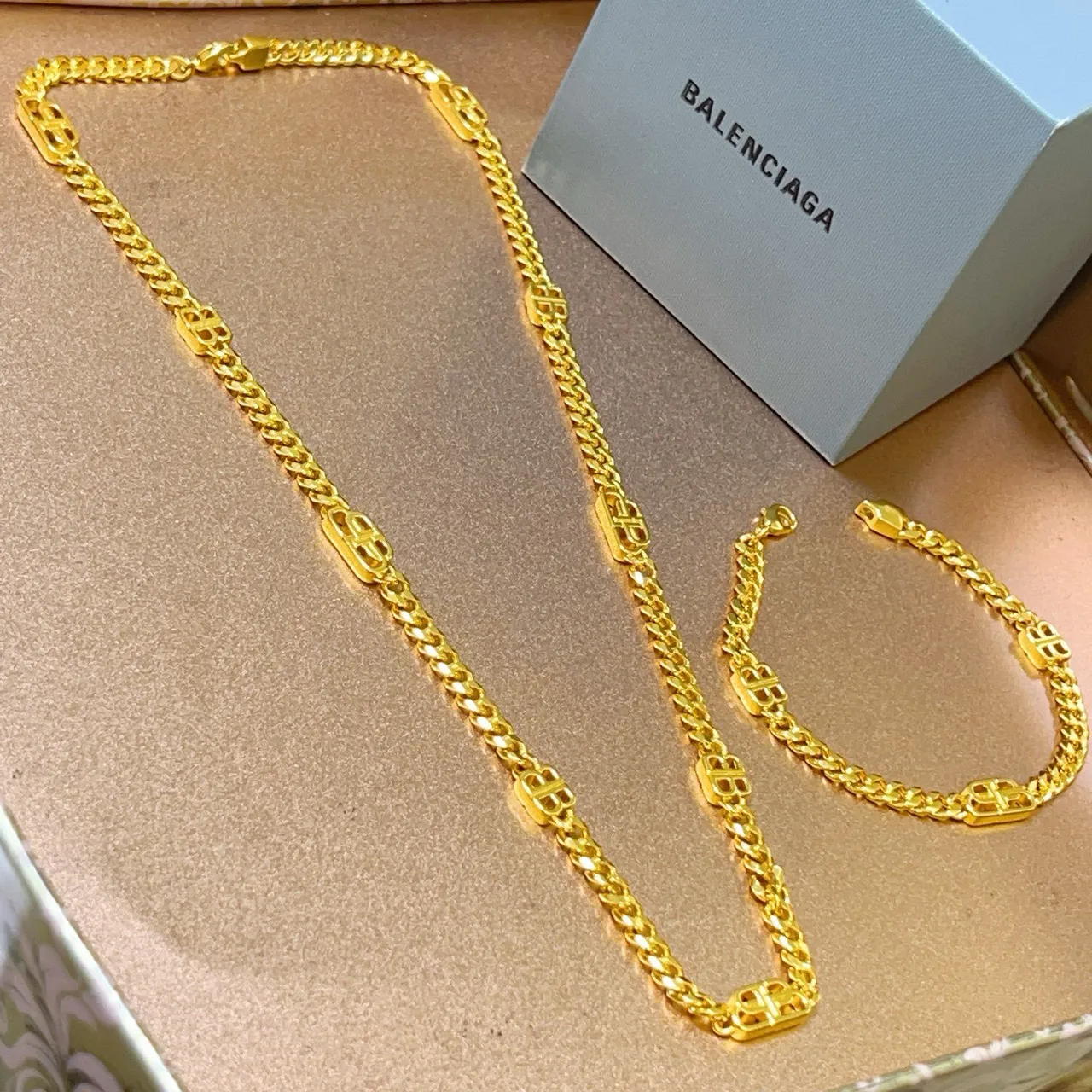 Balenciaga Logo Chain Corrente de Ouro Grossa Motivo Curb Colar 8