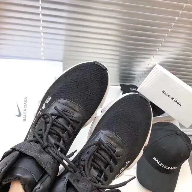 Balenciaga Runner حذاء رياضي أسود وأبيض سميك 4