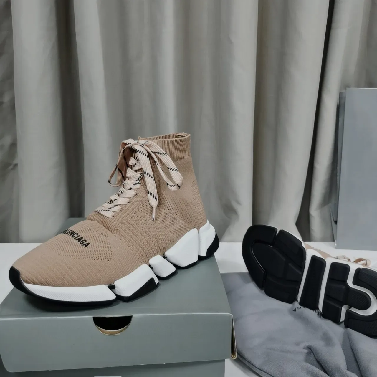 Balenciaga Speed Trainer Tênis Bege Tricô Estilo de Vida 2