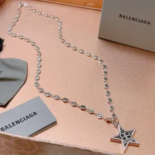 Balenciaga قلادة نجمية سلسلة فضية سوداء