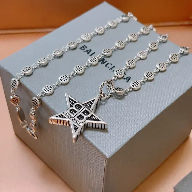Balenciaga Collier Pendentif Étoile Chaîne Argent Noir 3