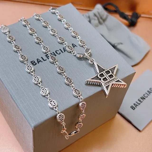 Balenciaga Collier Pendentif Étoile Chaîne Argent Noir 6