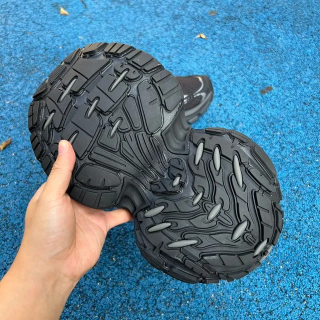 Balenciaga Tire 12 কালো চাঙ্কি স্নিকার 2