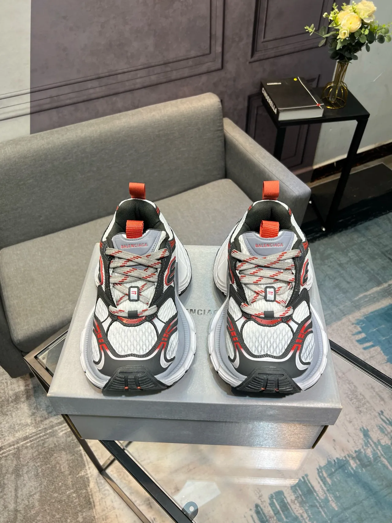 Balenciaga Track Trainer tênis brancos cinza vermelho com sola grossa 2