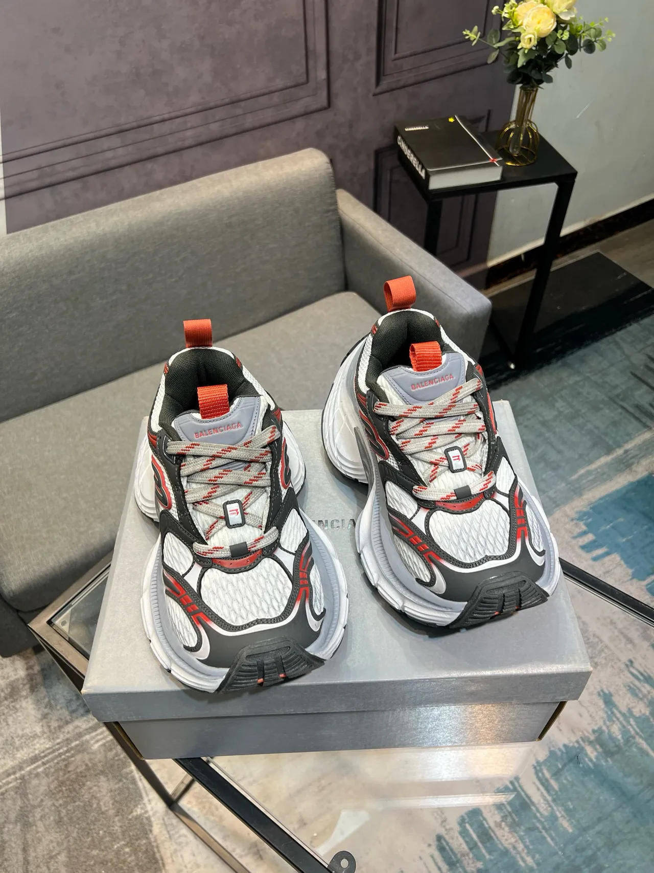 Balenciaga Track Trainer tênis brancos cinza vermelho com sola grossa 5