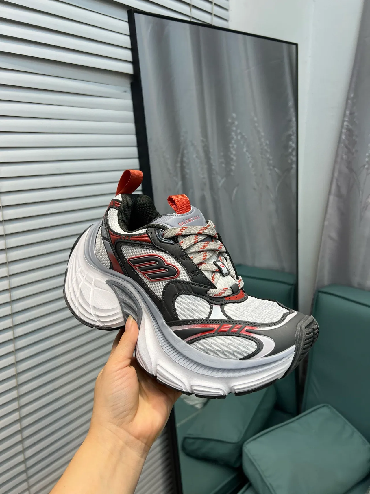 Balenciaga Track Trainer tênis brancos cinza vermelho com sola grossa 6