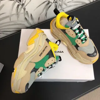 Balenciaga Triple S حذاء رياضي متعدد الألوان سميك