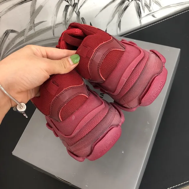 Balenciaga Triple S Baskets Chunky Monochrome Rouge 3