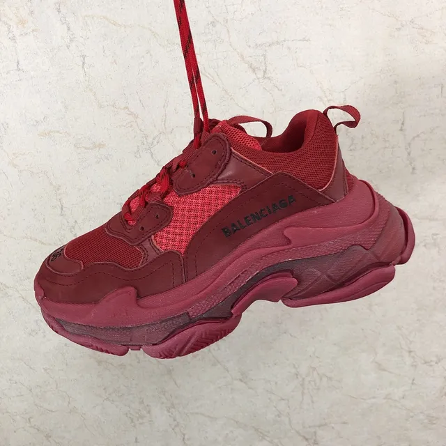 Balenciaga Triple S Baskets Chunky Monochrome Rouge 4