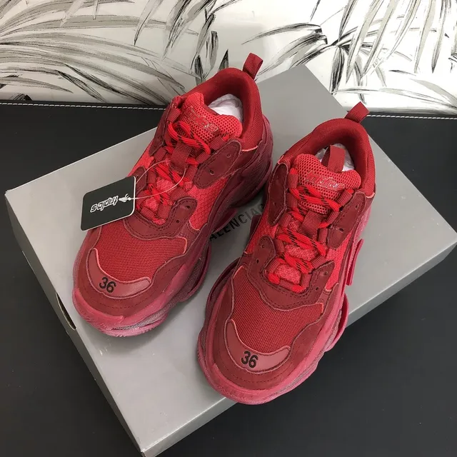 Balenciaga Triple S Baskets Chunky Monochrome Rouge 5