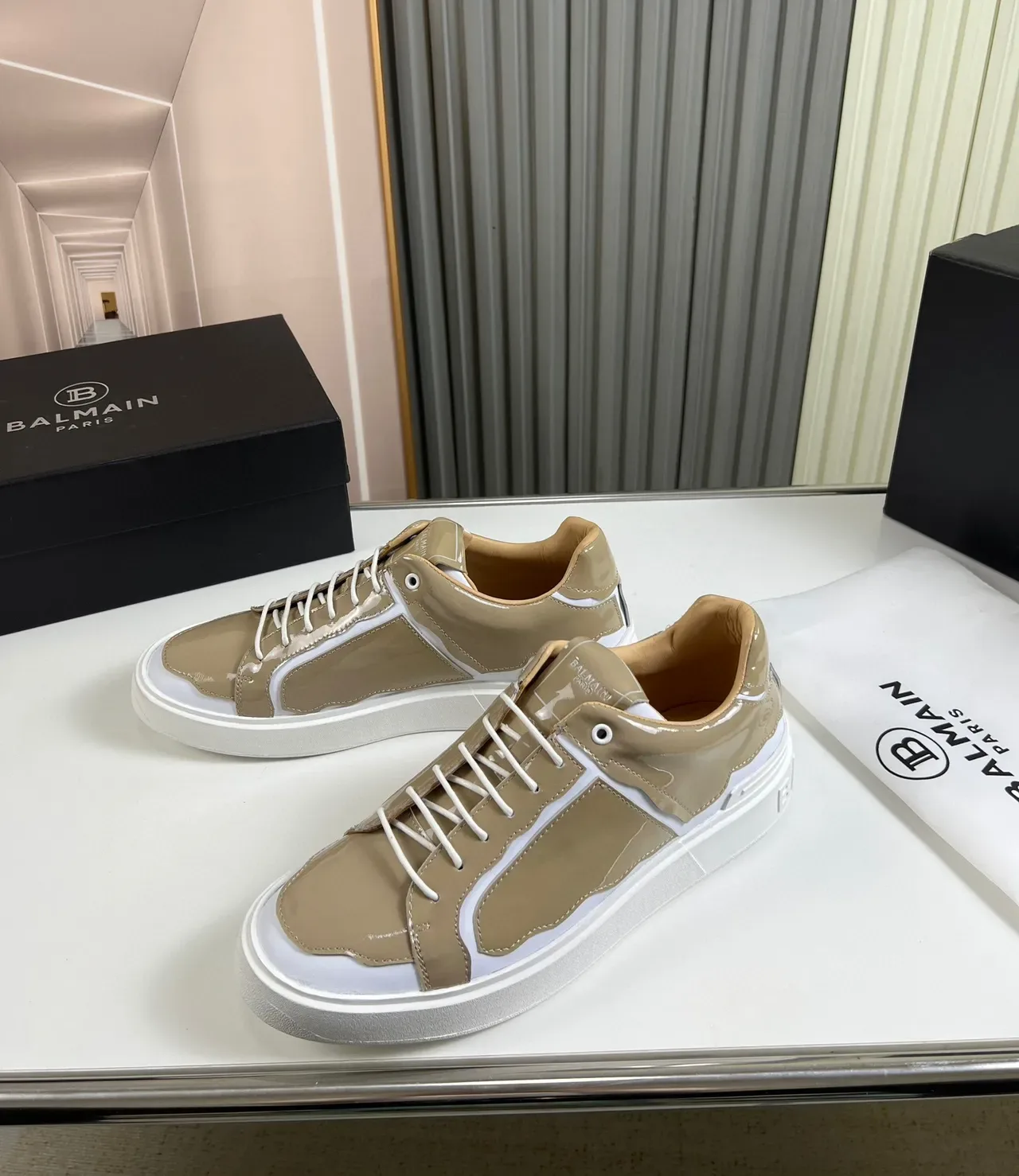 Balmain B-Bold Beige et Blanc Cuir Verni Sneakers Lifestyle 8