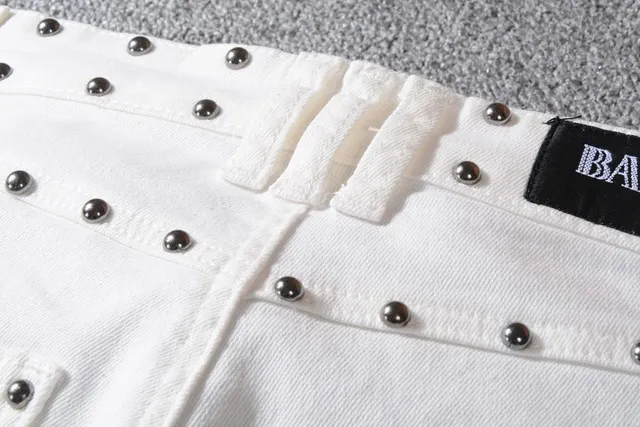 Balmain স্টাডড মোটো-ইনস্পায়ার্ড সাদা জিন্স 3
