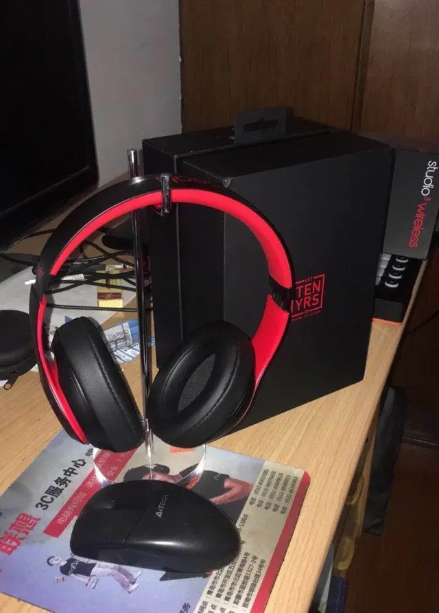 Beats Black Gold Circumaural Metal-Accented Headband Over-ear Headphones 4
