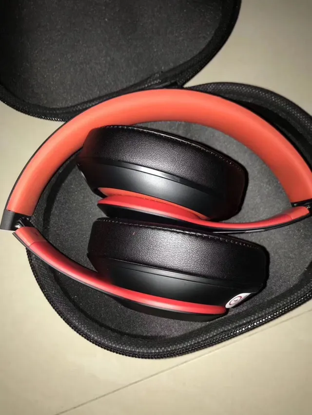 Beats Black Gold Circumaural Metal-Accented Headband Over-ear Headphones 7