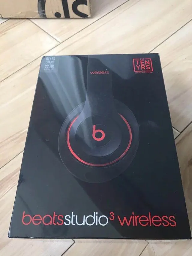 Beats Black Gold Circumaural Metal-Accented Headband Over-ear Headphones 9