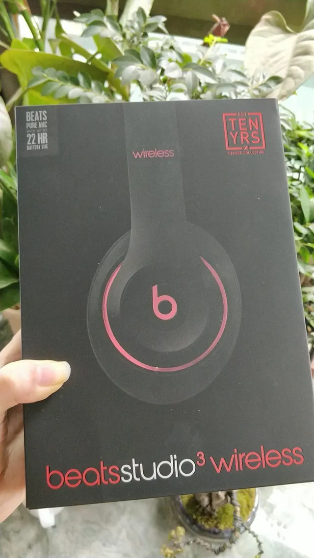 Beats Black Gold Circumaural Metal-Accented Headband Over-ear Headphones 12