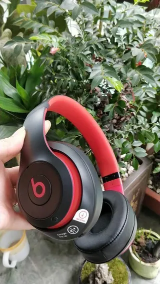 Beats Black Gold Circumaural Metal-Accented Headband Over-ear Headphones 14