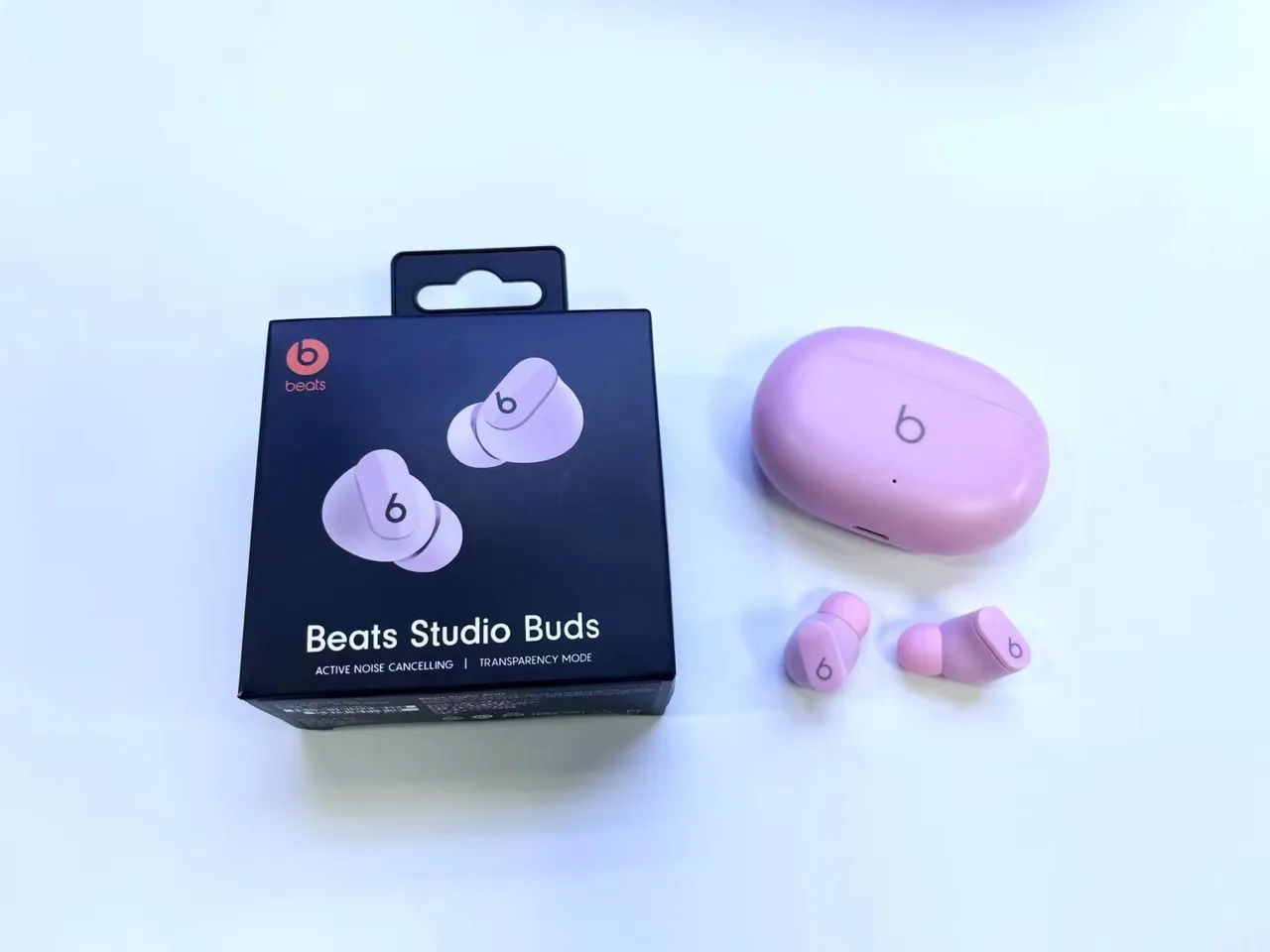 Beats Studio Buds Black Compact Charging Case Glossy Finish TWS Earbuds 3