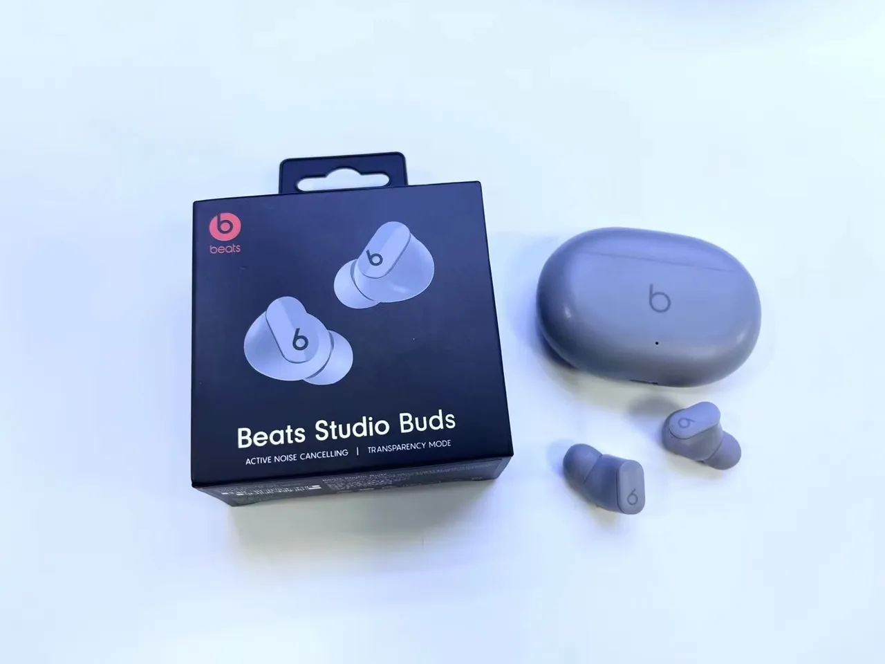 Beats Studio Buds Black Compact Charging Case Glossy Finish TWS Earbuds 4