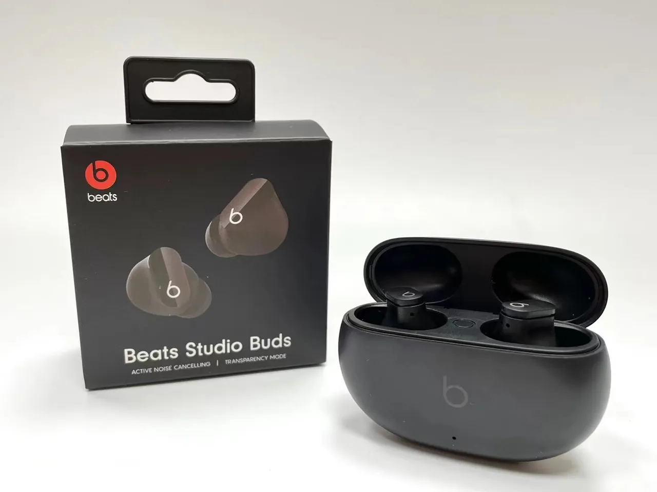 Beats Studio Buds Black Compact Charging Case Glossy Finish TWS Earbuds 6