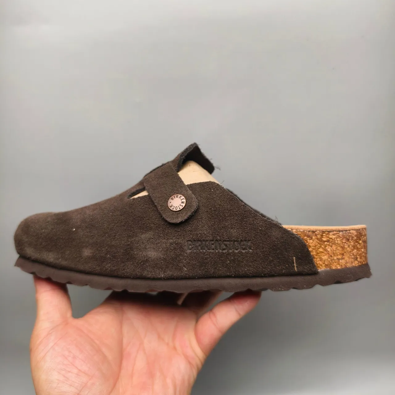 Birkenstock Boston Sapato de casa de camurça marrom de alça única 7