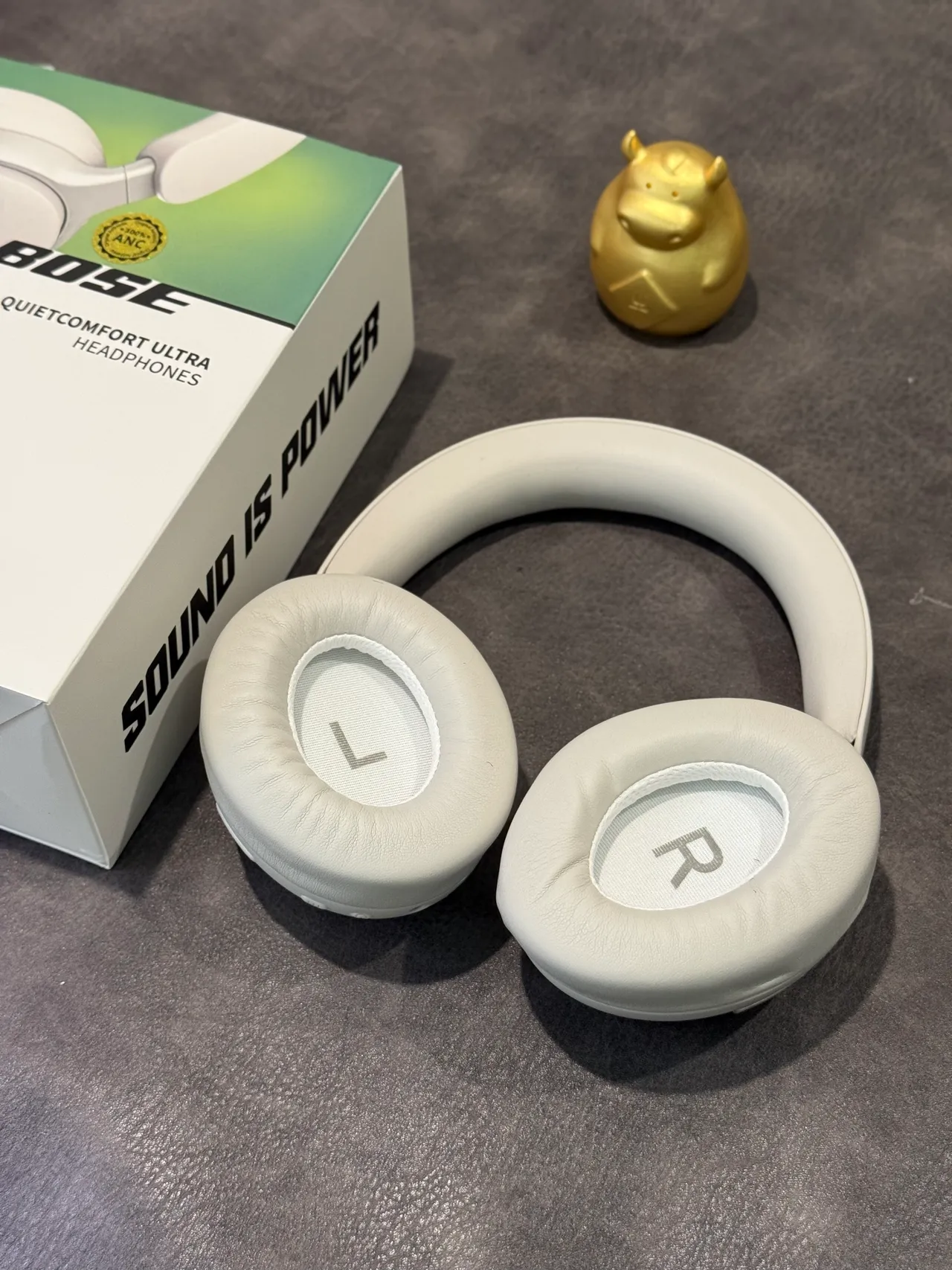 Bose QuietComfort Ultra Off-White Over-Ear Headphones 4