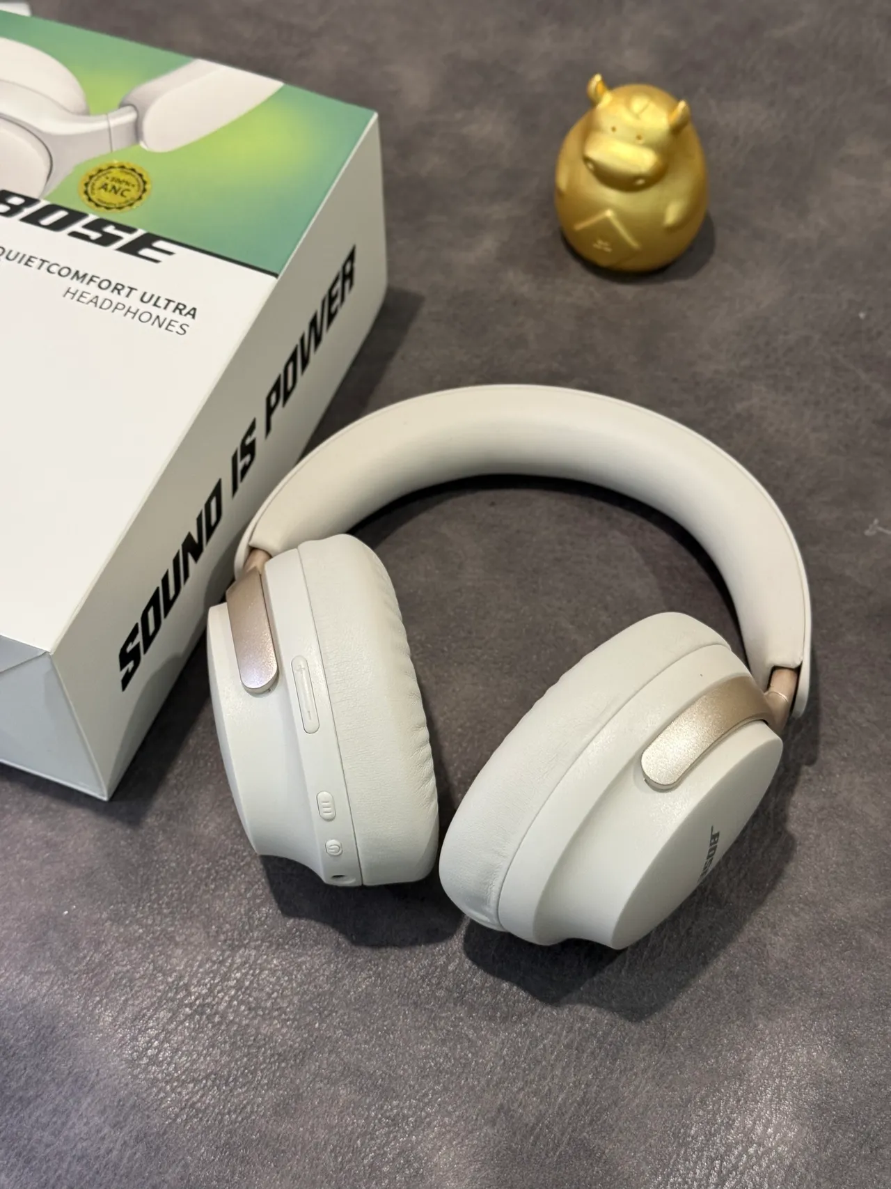 Bose QuietComfort Ultra Off-White Over-Ear Headphones 8