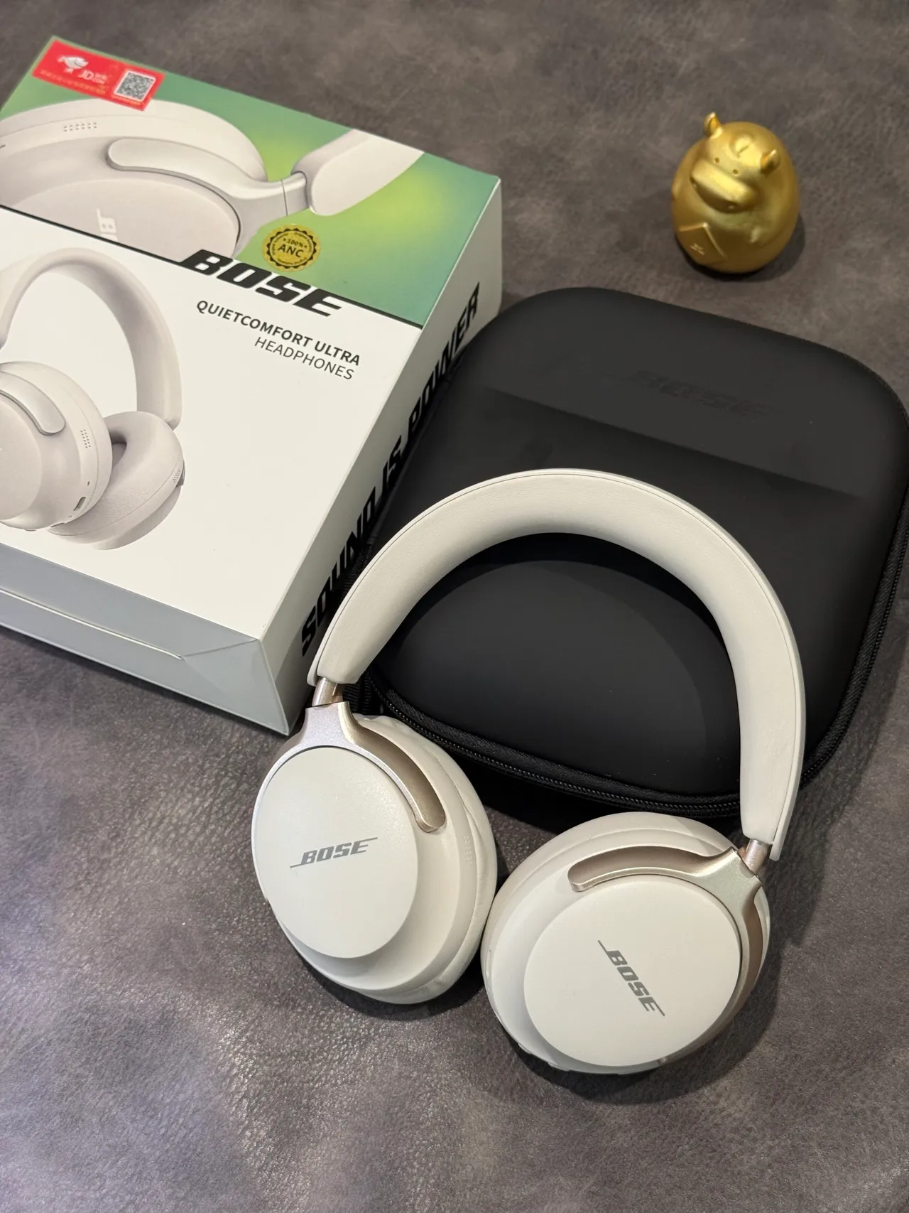Bose QuietComfort Ultra Off-White Over-Ear Headphones 11