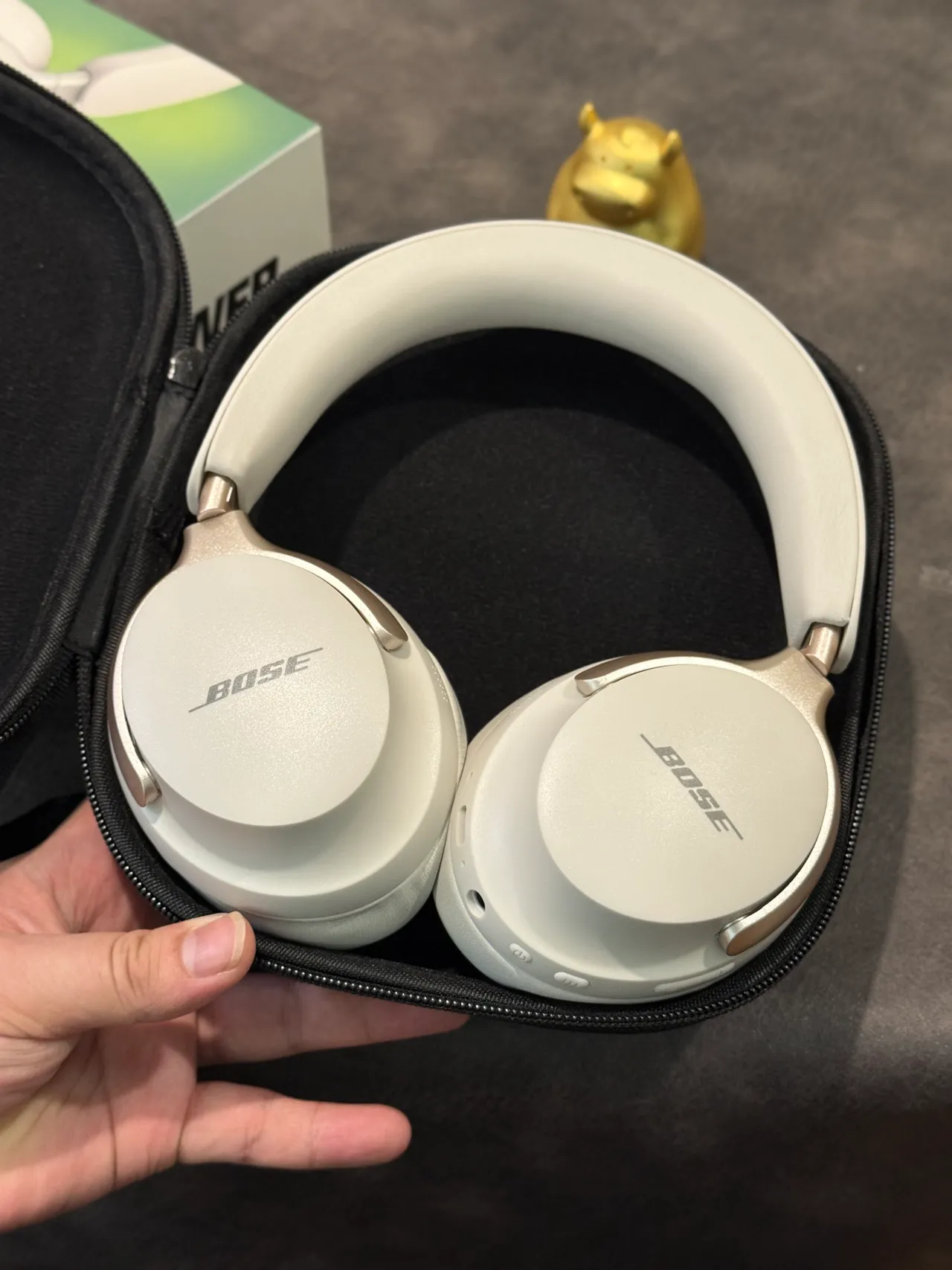 Bose QuietComfort Ultra Off-White Over-Ear Headphones 12