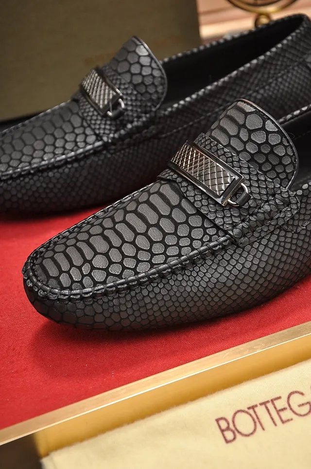 Bottega Veneta Andiamo Mocassins en Cuir Noir embossé 2